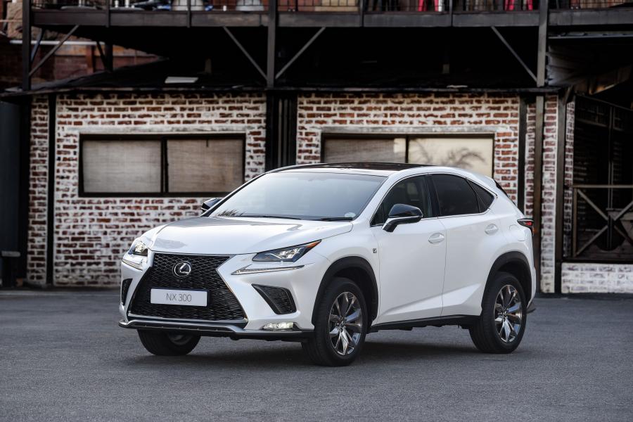  Lexus NX300 F-Sport 2017 года  (ZA) (фото 9 из 40)